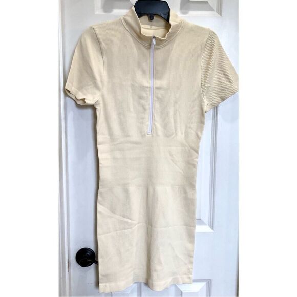 OQQ - 🎉HP🎉 NWT 2-Piece BodyCon Ribbed Zip-Front Short Sleeve Minis/Rose/Cream - Picture 9 of 16